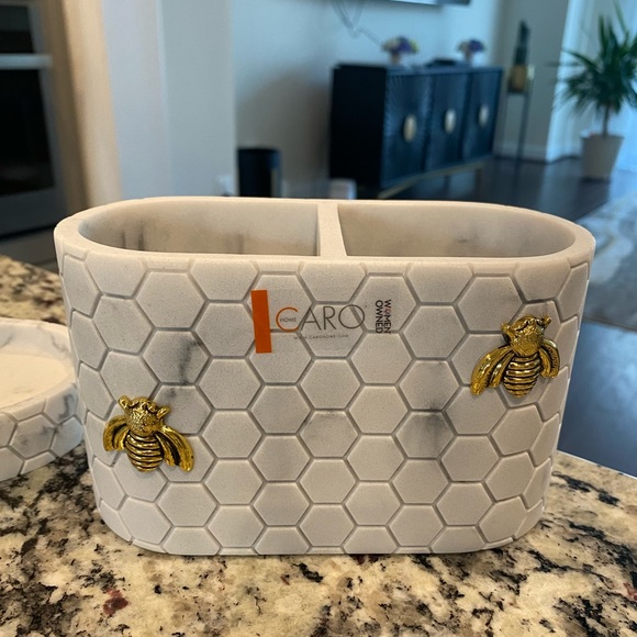 New CARO Home Toothbrush and soap holder set - Picture 3 of 10